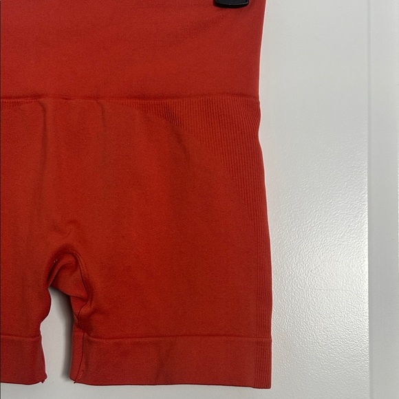 Set Active Sculptflex Biker Shorts in Guava orange size Medium activewear gym - Picture 7 of 8